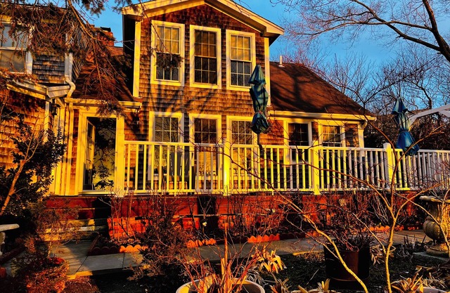 1,500 + SF modern renovated home; 2 king beds. Awesome outdoor spaces