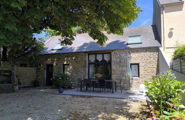 1.5kms from beautiful beaches, the thatched village of Ménéham and shops.