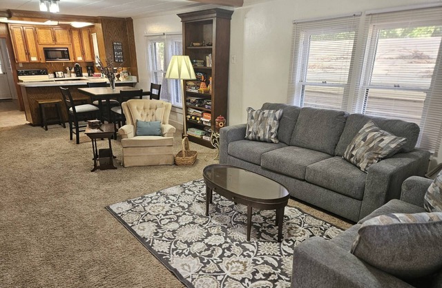 1 Acre Home |Woodsy & Fenced |Dogs Ok |Firepit |Close to Dining/Shops | Moody Oaks Rental Next Door