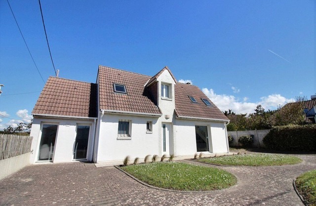 1 ARGYLL: House with garden near beach and town center, sleeps 7