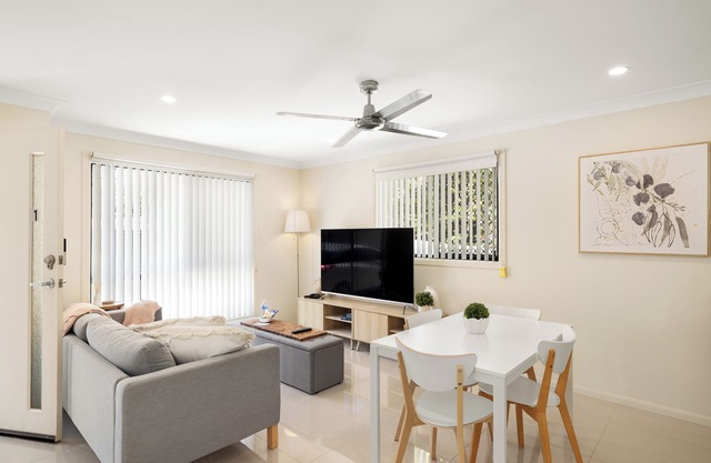 1 Bdr Apt! Train! Parking! Restaurants! 1144D1