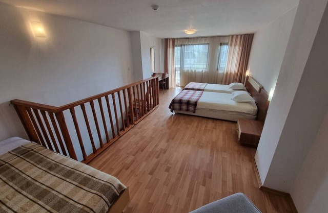 1 Bed Homey Two Floor Apartment - 200mbps Wi-fi!
