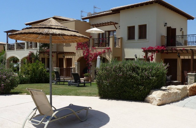 1 Bed luxury poolside apartment at award winning Aphrodite Hills Resort Kouklia