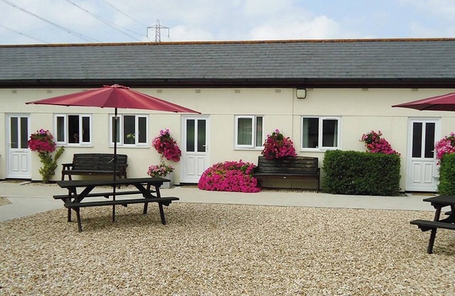 1 bedroom accommodation in Winterbourne, Steepleton