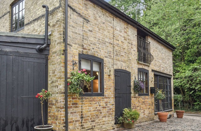 1 bedroom accommodation in Sarrett, near Rickmansworth