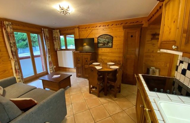 1-bedroom apartment for 4 in Méribel Village, ski-in/ski-out, heated pool
