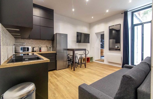 1 bedroom apartment with terrace - Prefecture