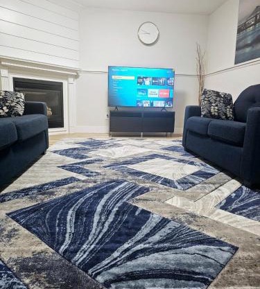 1 Bedroom Apartment with Living Room and Full Washroom to yourself alone and a private car park