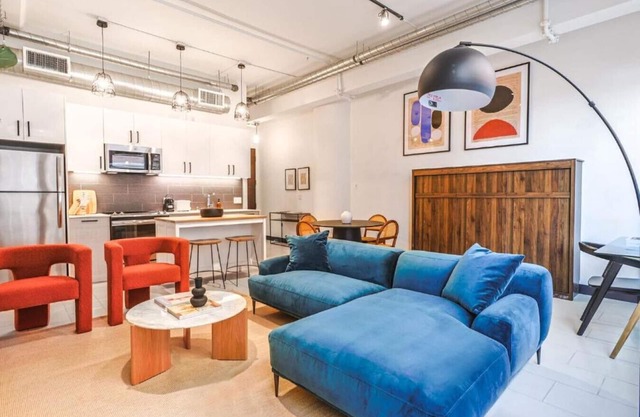 1 Bedroom Condo with Rooftop Amenities – Pool, Jacuzzi & Breathtaking City Views