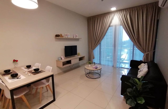 1 bedroom condominium, 1 to 6 guests, 1 bath room, living and kitchen area.