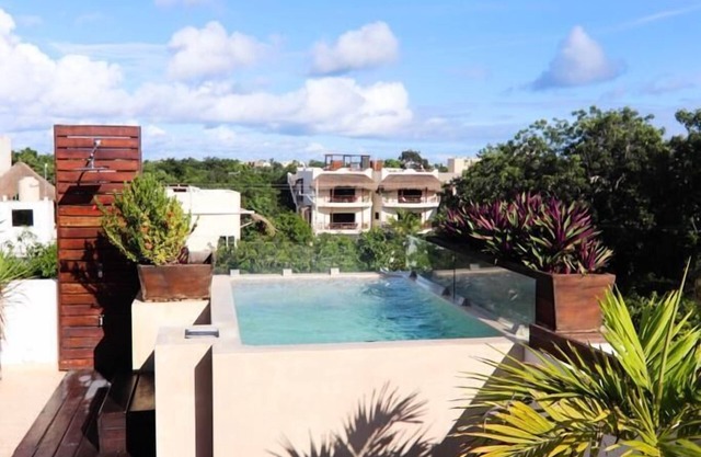 1 Bedroom Penthouse With Jacuzzi