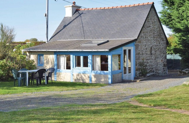 1 bedroom pet friendly home in Pleubian