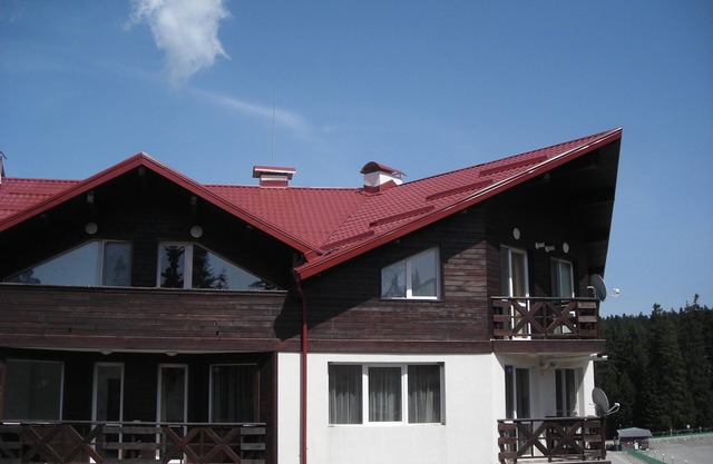 1 Bedroom top floor apartment mountain views - 100 metres from ski lifts