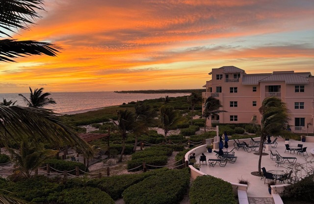 1 br 1ba Ocean Front Condo with amazing Sunrises