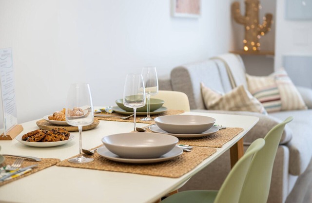 1 Dazzling apartment near city center, modern and airy!