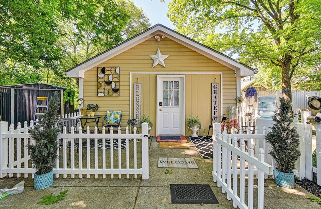 1 Mi to Dtwn: Fayetteville Studio w/Patio