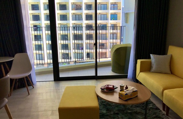 1 minute to the beach! Family-sized condo with beach view