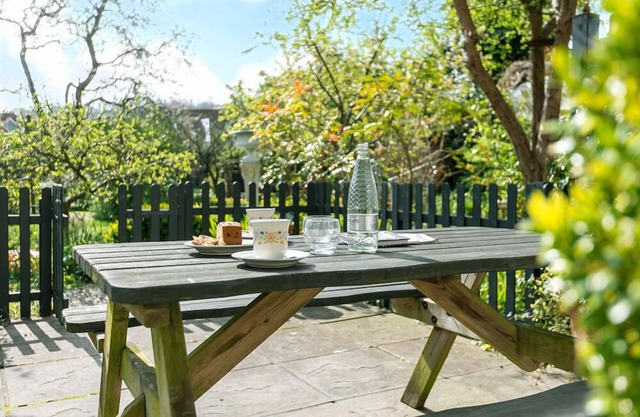 1 Penally Boathouse Mews, Holiday Cottage St Dogmaels, Sleeps 4, 2 bedrooms, bathrooms