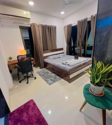 1 private room with free food at gorgaon