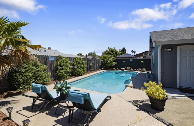 #1 - Room in a beautiful house with pool.