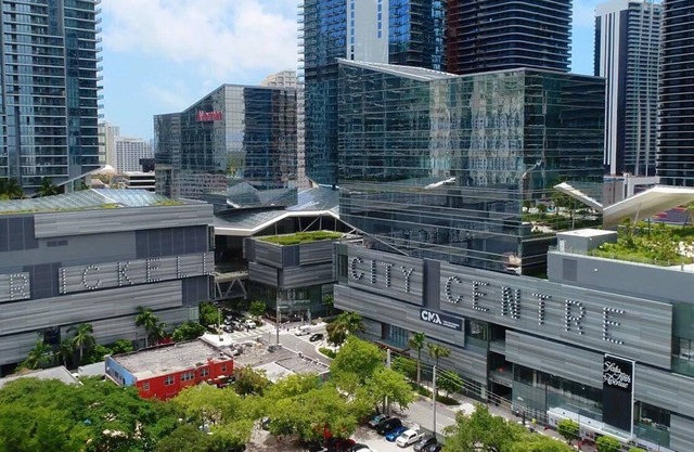 10 BEDS, 4 BATHS, Sleep 16 in the most Prime Location in Miami!