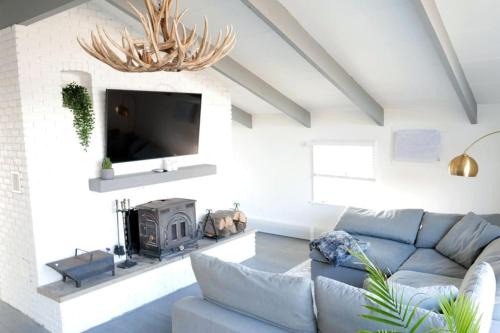 10 guest Ski Chalet Pools Golf Ski Hike