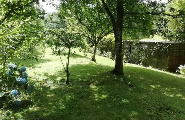 10 mins from the beach and on the banks of a river, Country property