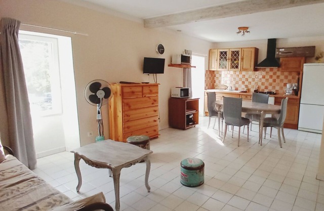 10 minutes walk from the waterfall, bright apartment, pets welcome!
