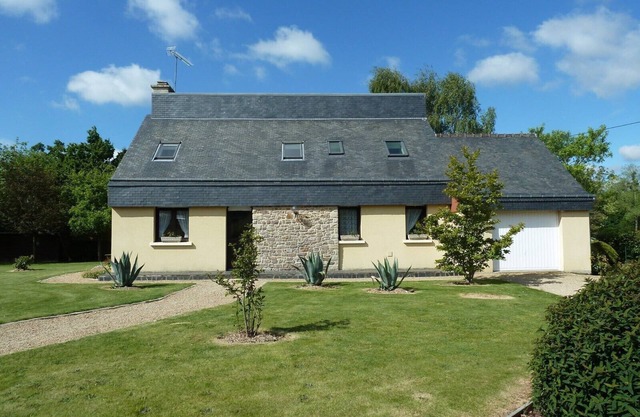 10 minutes from the beach, country gîte for 2 to 12 people