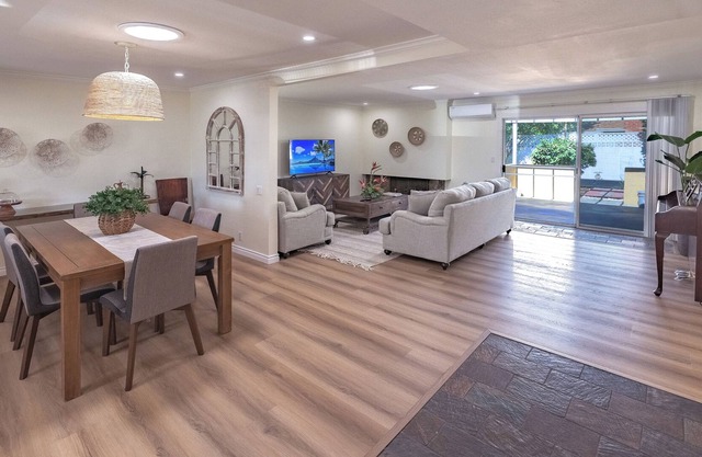 10 minutes to Disney, 5 minutes to Knott's! Spacious home at the center of SoCal