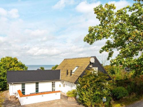10 person holiday home in Allingåbro-By Traum