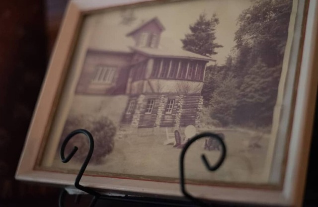 [# 10 The Bear] The large log lodge.