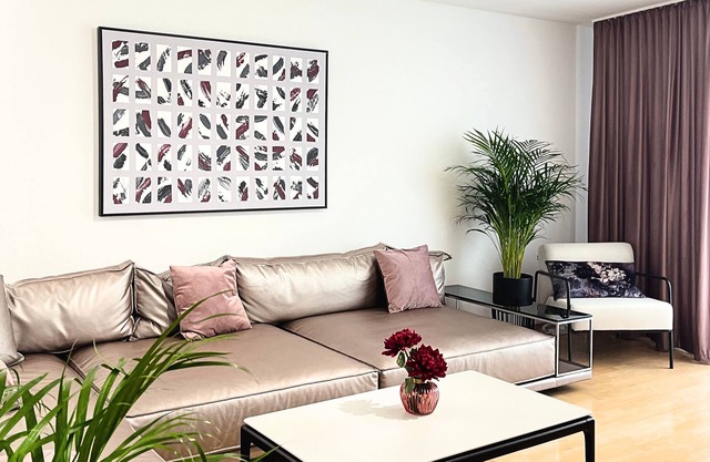 100 m2 apartment near Belvedere & central station