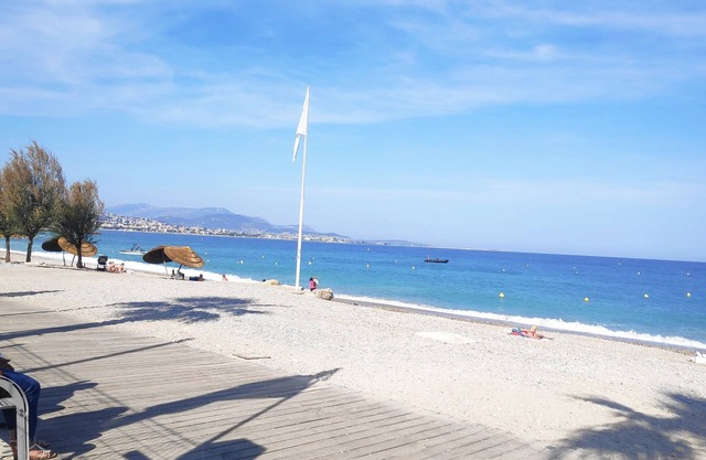 100 Meters beach/pool/parking/2 Pieces