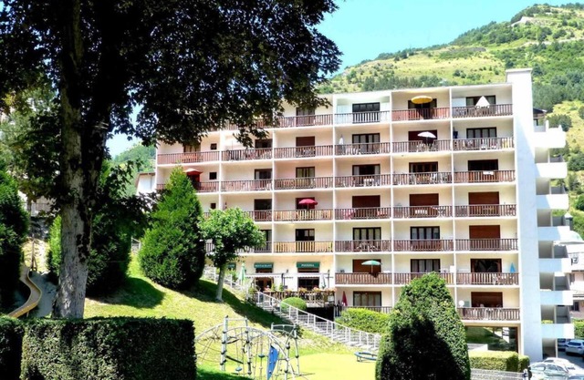 100m from ski lifts, 5th floor, view mountain, balcony, parking, tv, 31m², Brides Les Bains
