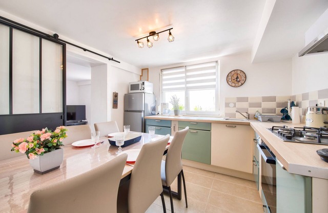 100m from the Beach – Apart with Garden for 5