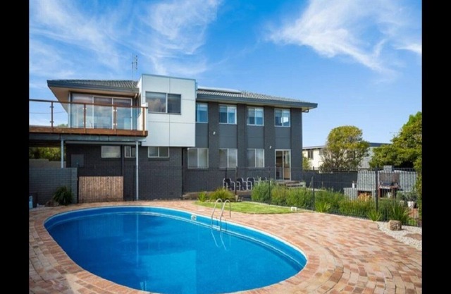 100m to beach. Ocean Views, Sleeps 10, Pool, Cafe 400m.