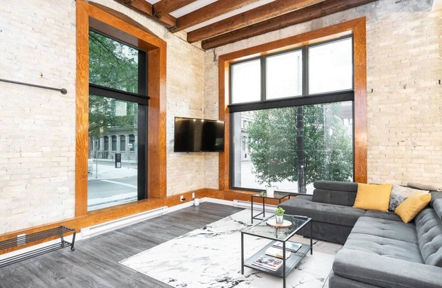 (101)Exchange District + 2BR 1.5Bath+ Parking (165)