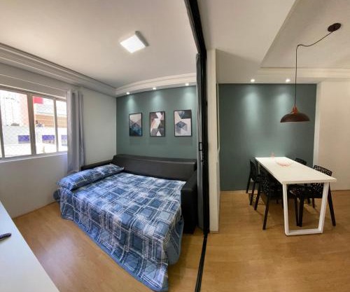 101- Lindo Apartamento Amplo e decorado, 2 quartos, sala, cozinha completa, mobiliario moderno, lavanderia , Excelente localização no bairro Bigorrilho