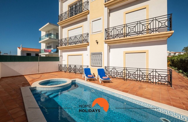#104 Fanichi Flat by Home Holidays