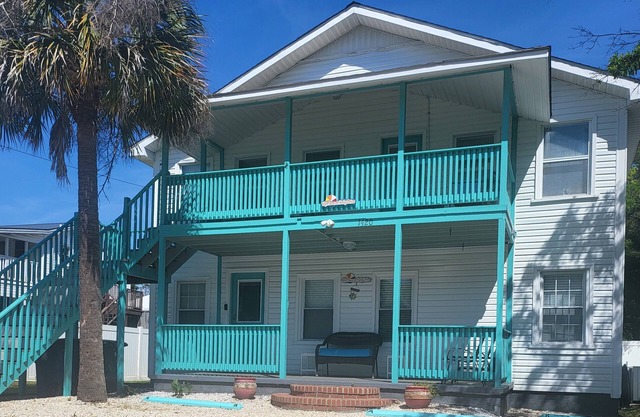 10BDR★Sleeps 20★Private Pool★BBQ★Great 4 Families★Groups★Golf★2 Blks 2 beach
