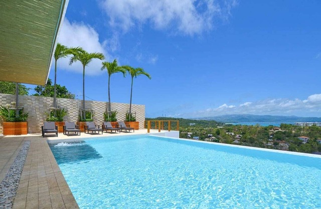 11 Bedroom Luxury Villa with Pool