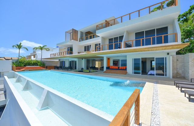 11 bedrooms private pool Villa includes Driver, Chef and maids