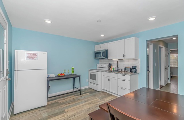 125 Atlantic Avenue Unit H - Pet Friendly! Walk To The Beach and Pier!1BR -1BA - Sleeps 4 guests!