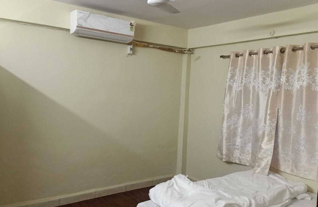 1300 s.fit full independent flat at mid of city with all amenities