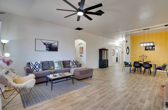14 Mi to Dtwn: Tucson Escape w/Patio!