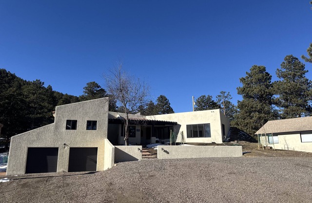 15 Acre Private 5 bedroom Retreat
