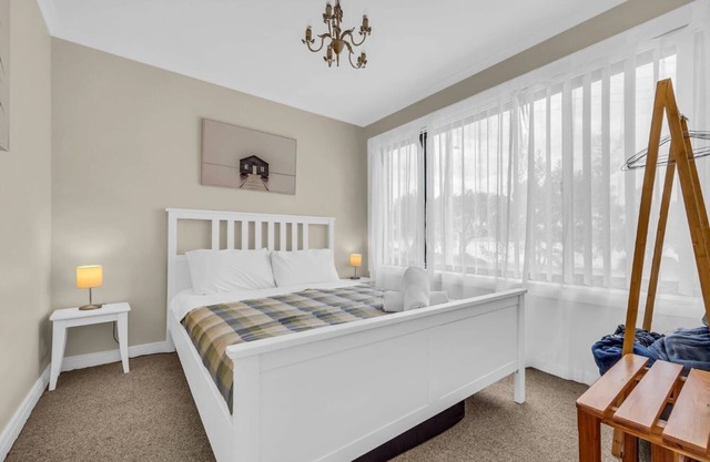 15 Beach St - Right on the lake