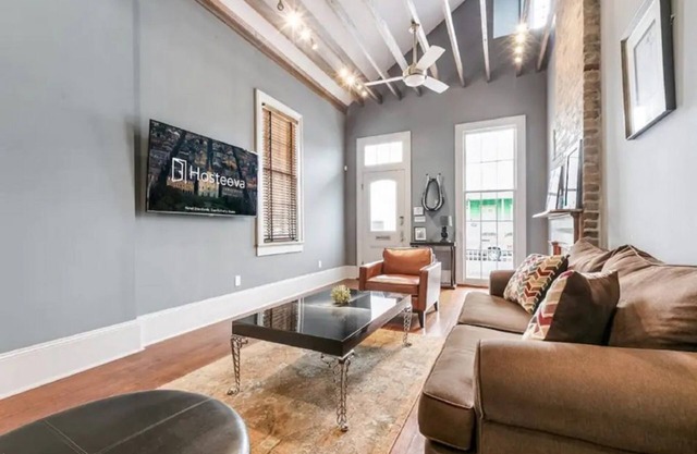 15% OFF Monthly | 10% OFF Weekly-Hosteeva | 2BR Double Steps to St. Charles Ave.