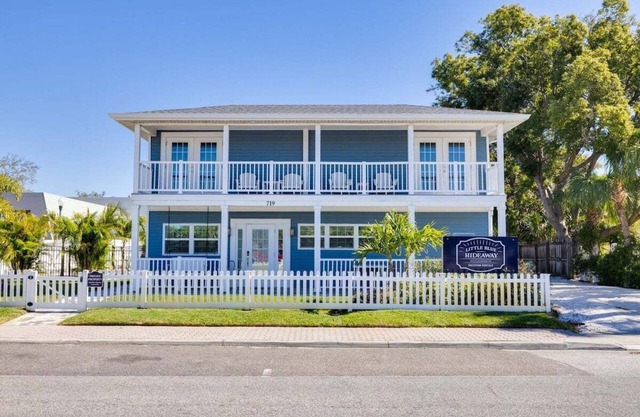 15% Off through October | Downtown Dunedin Tiny Home w/Pool